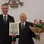 Robert Lewandowski gratuliert Ignacy Wojtaszek 1